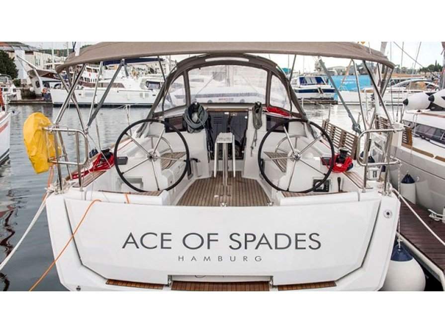 Photo #1 - Sun Odyssey 389 (Ace Of Spades) en Marina Frapa - 37735