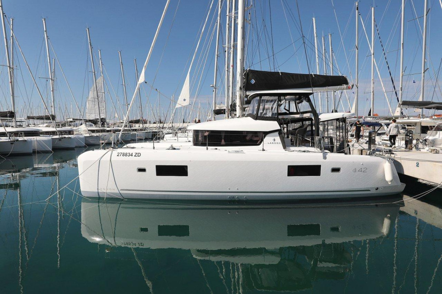 Photo #1 - Lagoon 42 - 4 + 2 cab. (Luna) in D-Marin Dalmacija Marina - 37790