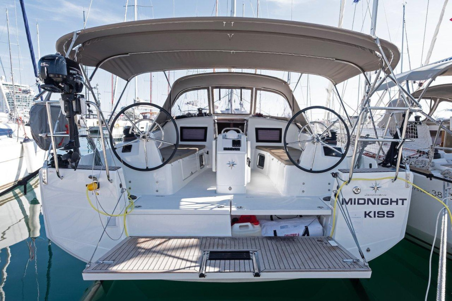 Photo #1 - Sun Odyssey 410 - 3 cab. (Midnight Kiss) in ACI Marina - 37857