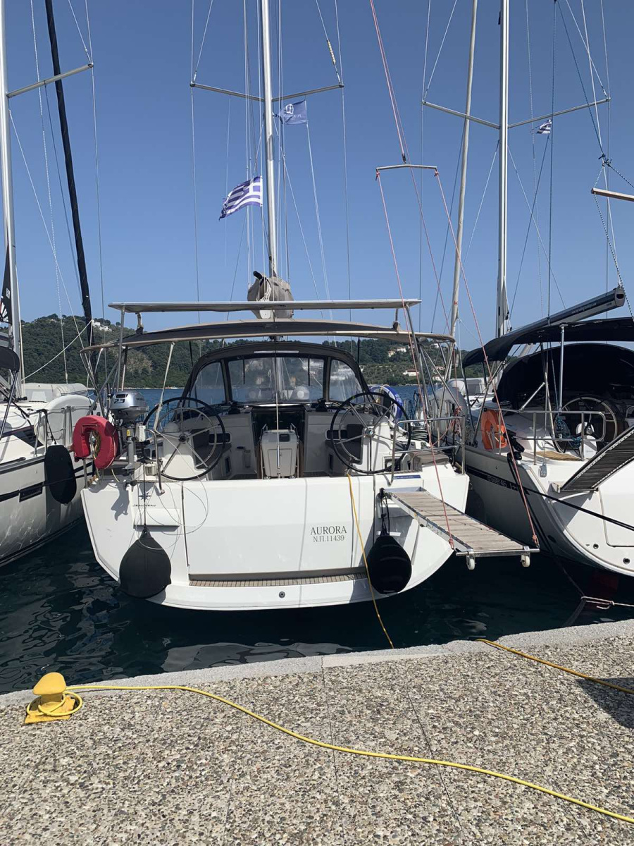 Photo #1 - Sun Odyssey 519 - 5 + 1 cab. (Aurora) in Alimos marina - 37886