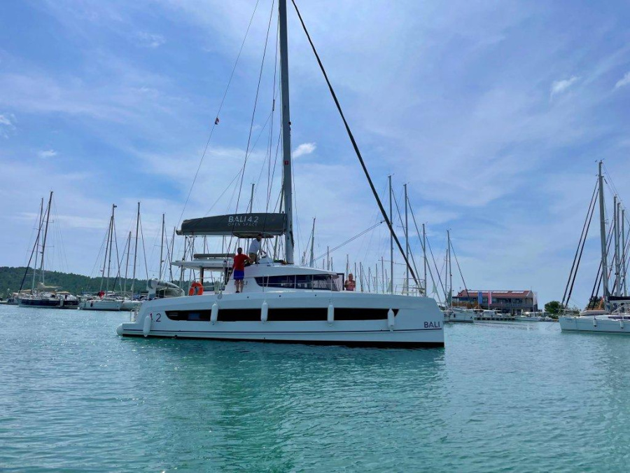 Photo #1 - Bali 4.2 - 4 + 1 cab. (Sail and Adventure) en Marina - 37906