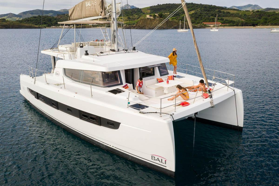 Photo #1 - Bali 4.8 - 4 cab. (Freedom) in Resort & Marina - 37969