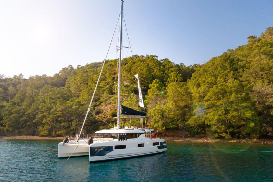 Photo #1 - Lagoon 46 - 4 + 1 cab. (Shanti) in Yacht Club Mai - 38129