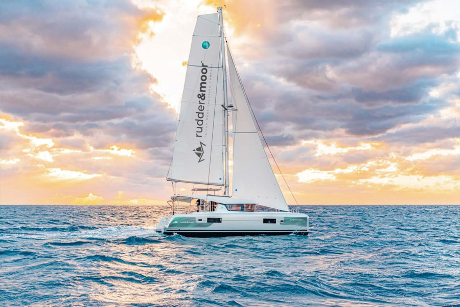 Photo #1 - Lagoon 42 - 4 + 1 cab. (Meraki) in Yacht Club Mai - 38132