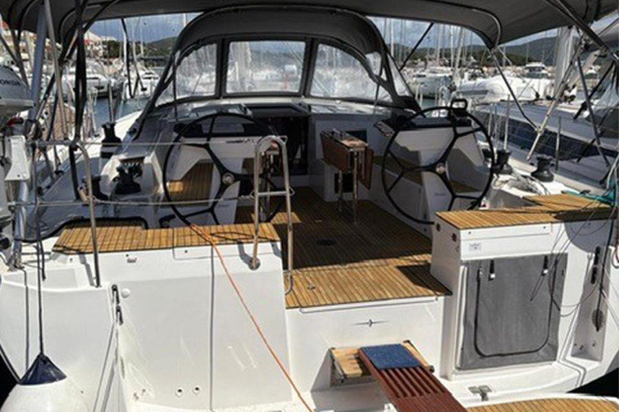 Photo #1 - Bavaria C46 - 4 cab. (Ara) en ACI Marina Jezera - 38184