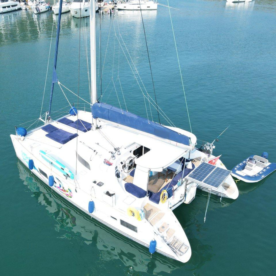 Photo #1 - Lagoon 410 S2 - 4 + 1 cab. (Aloha) in Yacht Club Mai - 38247