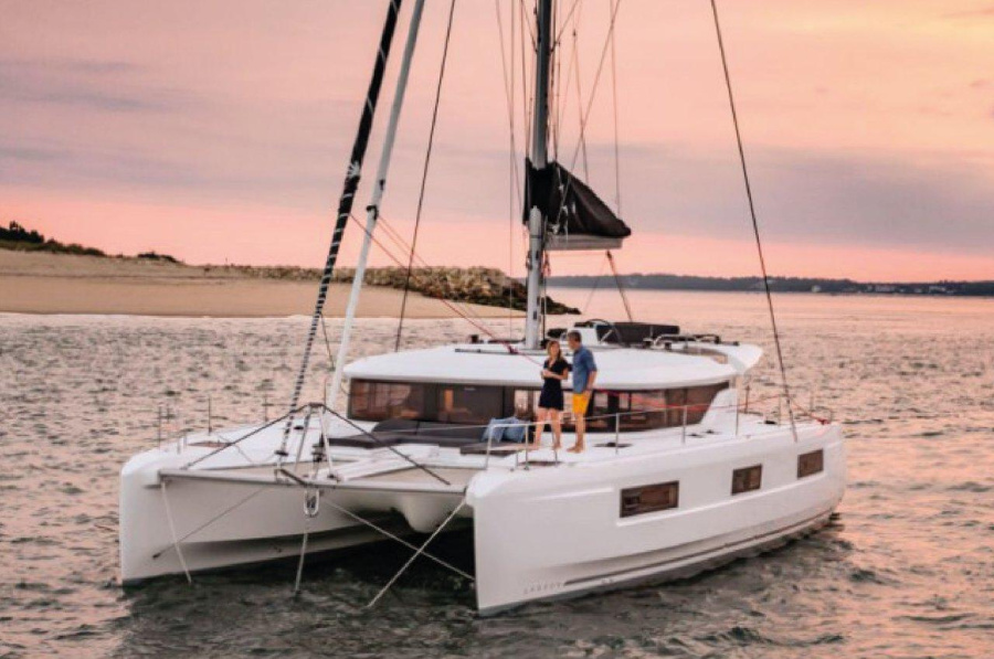 Photo #1 - Lagoon 46 - 4 + 2 cab. (silver elli) in Guadeloupe, La Marina Bas du Fort - 38327
