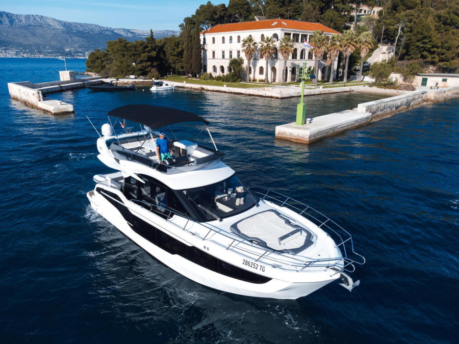 Photo #1 - Galeon 440 Fly (Diesel) (FGStar Mini) en Yachtclub Seget (Marina Baotić) - 38344