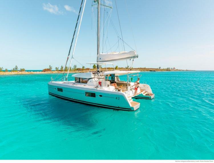 Photo #1 - Lagoon 42 - 4 + 2 cab. (Laurencia) in BVI, Tortola, Ritter House Marina - 38537