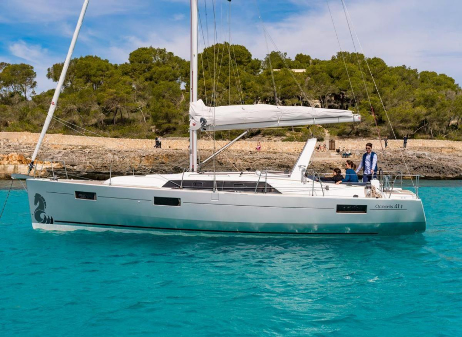 Photo #1 - Oceanis 41.1 (Targa) in Empuriabrava marina - 38569