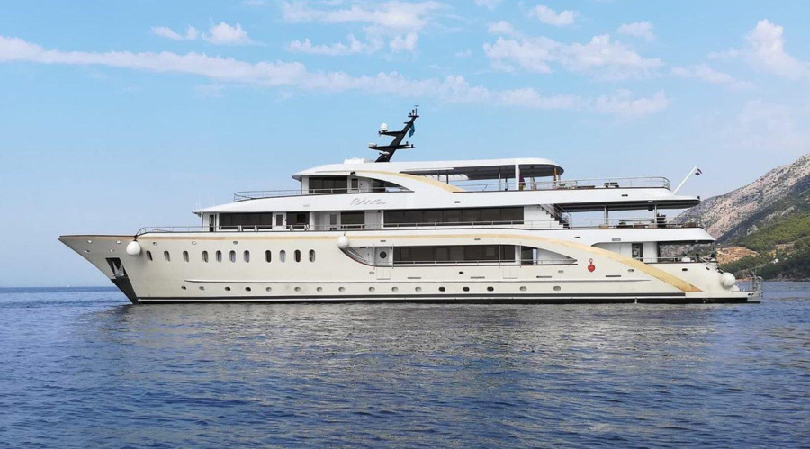 Photo #1 - Riva (Riva) in Harbour - 38729
