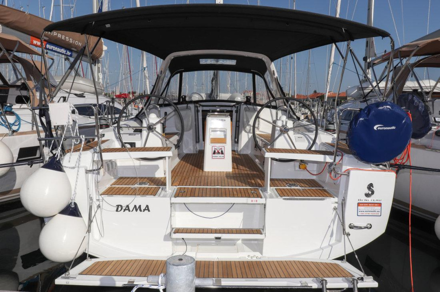 Photo #1 - Oceanis 38.1 (Dama) in Marina Kornati - 38826