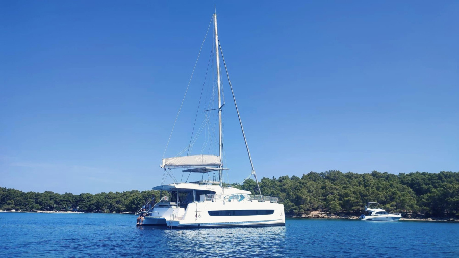 Photo #1 - Bali 4.6 - 5 + 2 cab. (Maestro) en Marina - 38864