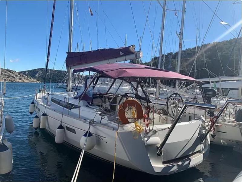 Photo #1 - Sun Odyssey 509 - 5 + 1 cab. (Evelina) in Gouvia Marina - 38870