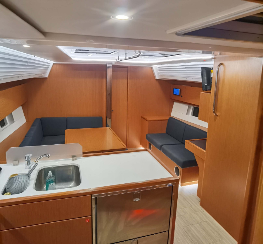 Photo #1 - Bavaria C45 - 3 cab. (PRESTIGE) in Athens, Alimos marina - 38884
