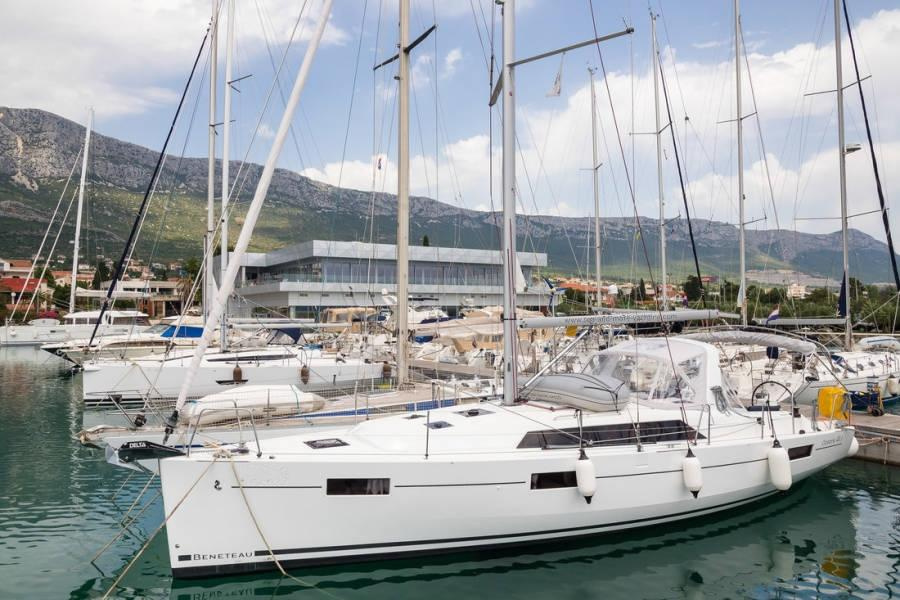 Photo #1 - Oceanis 41.1 (First) in Marina Frapa - 38938