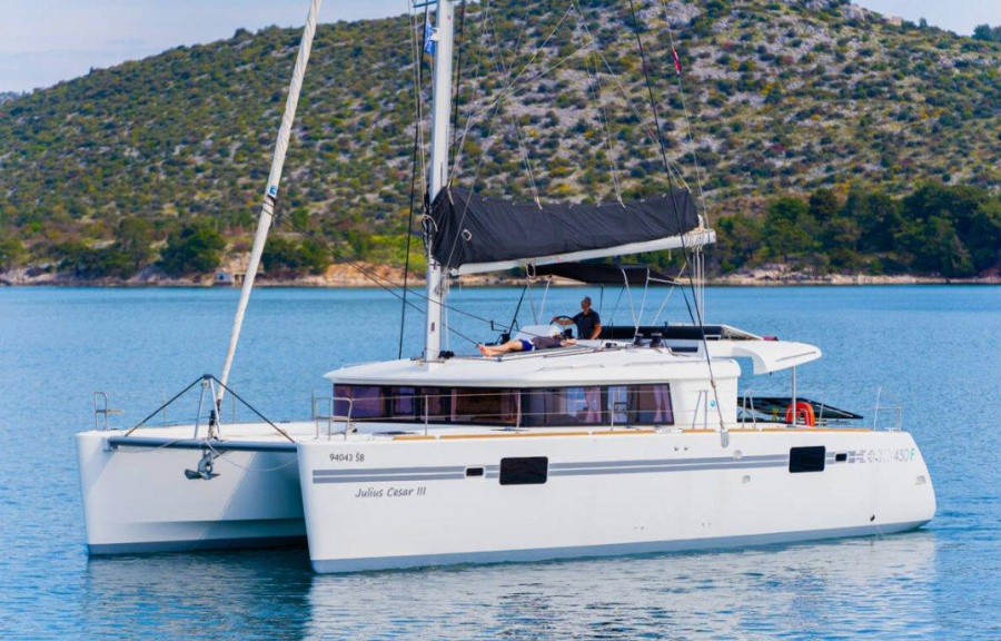 Photo #1 - Lagoon 450 F - 4 + 2 cab. (Julius Cesar III) in Marina Frapa - 38955
