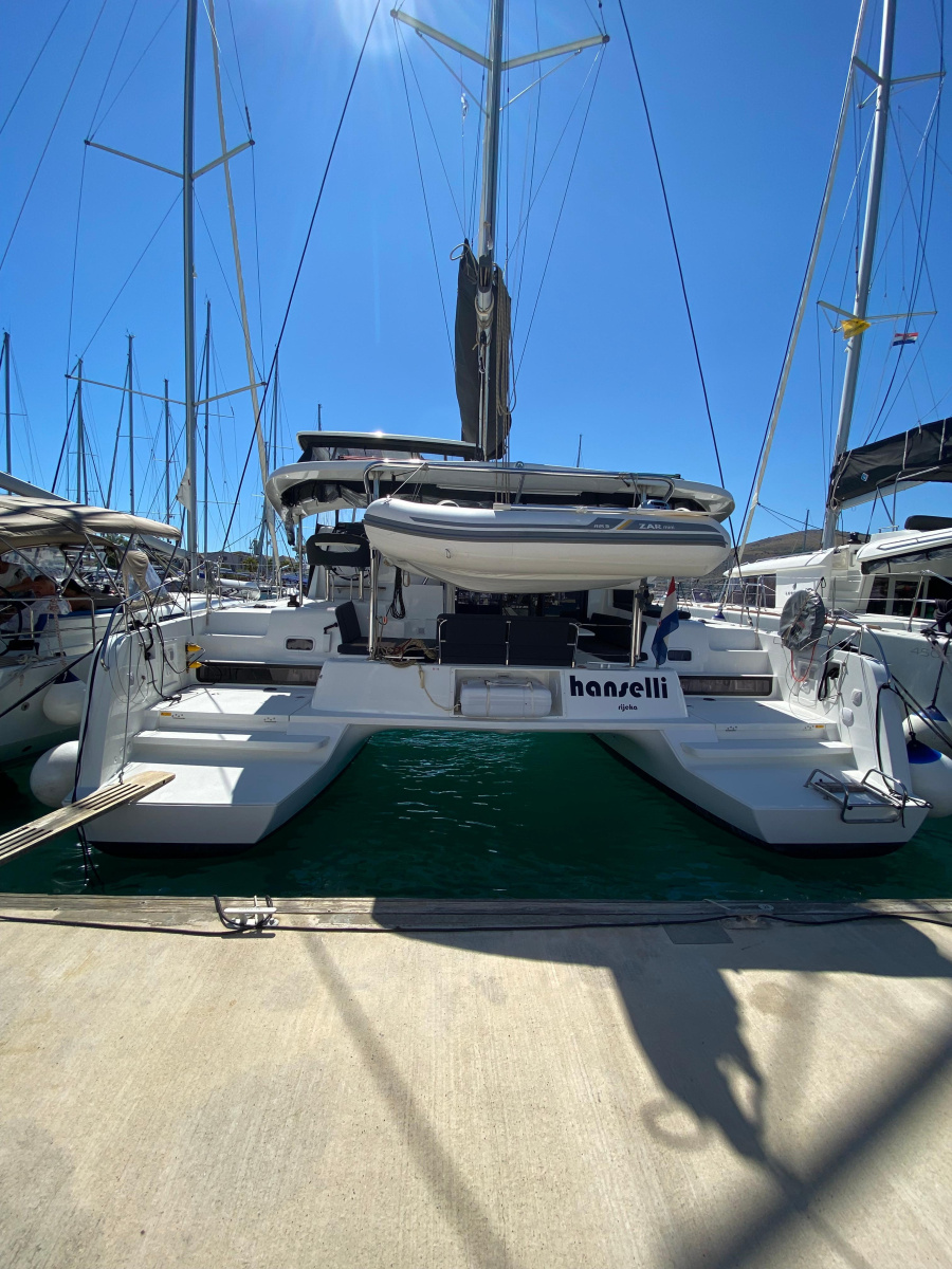 Photo #1 - Lagoon 42 - 4 + 2 cab. (Hanselli) in Grenada, Port Louis Marina - 39021