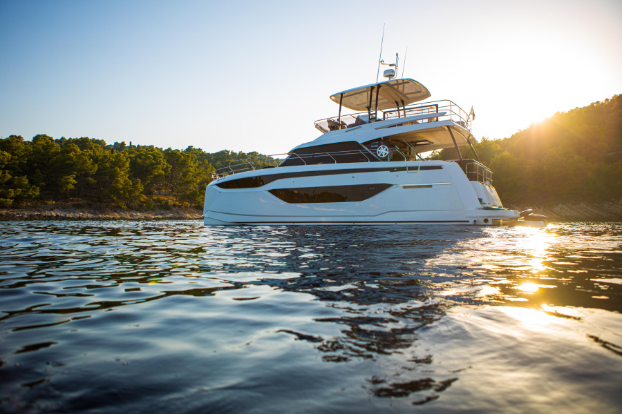 Photo #1 - Prestige M48 - 3 + 1 cab. (Dolce far niente) in ACI Marina - 39093