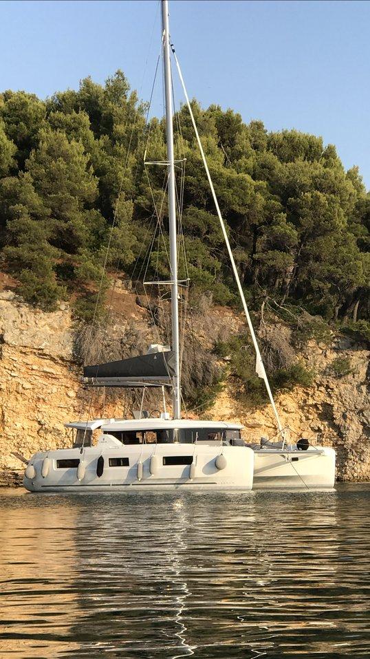Photo #1 - Lagoon 46 - 4 + 2 cab. (Grand Blue) in Alimos marina - 39211