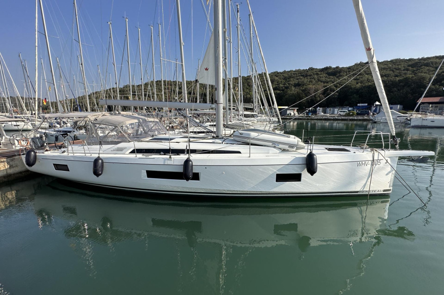 Photo #1 - Oceanis 51.1 (Dune) in Marina Frapa - 39255