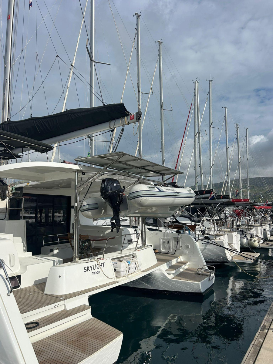 Photo #1 - Lagoon 42 - 4 + 2 cab. (Skylight) en Marina (ex.SCT) - 39258