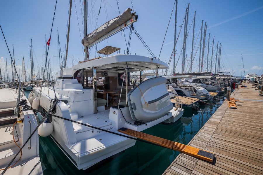 Photo #1 - Bali Catspace (Happy Sailor) in Marina - 39260