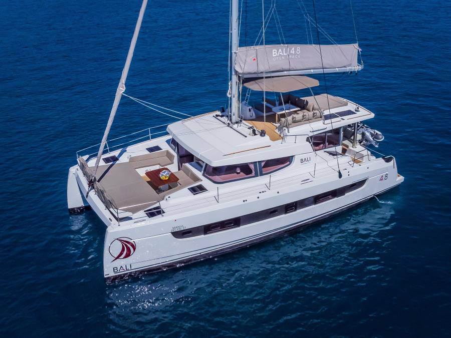 Photo #1 - Bali 4.8 - 5 + 2 cab (Manul) en Marina - 39278