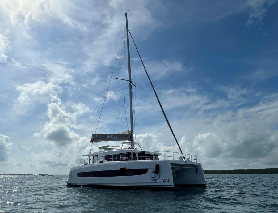 Photo #1 - Bali 4.4 - 3 + 1 cab. (Sunset Chaser) in Bahamas, Abacos, Boat Harbour Marina - 39309
