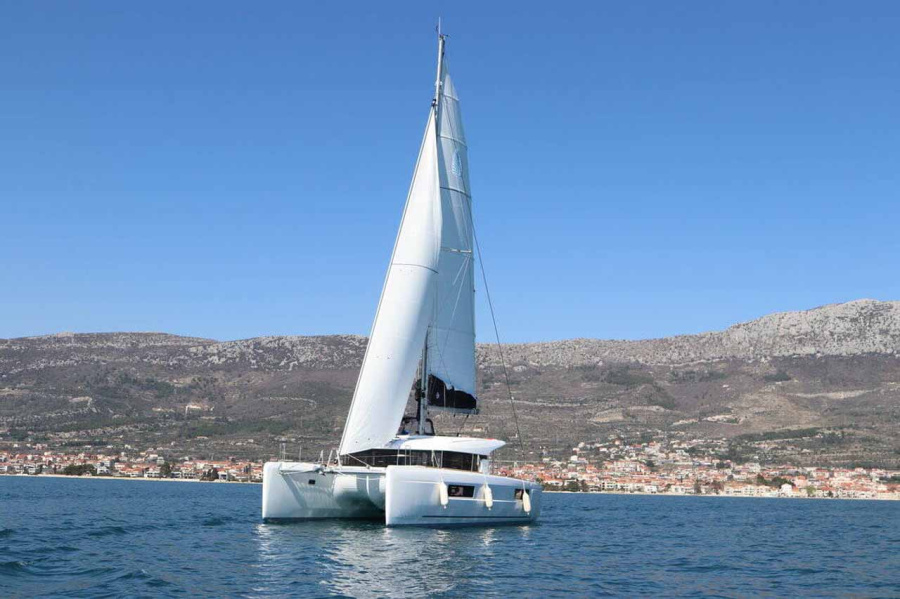 Photo #1 - Lagoon 40 - 4 + 2 cab (Blue) en Marina Tehnomont Veruda - 39537