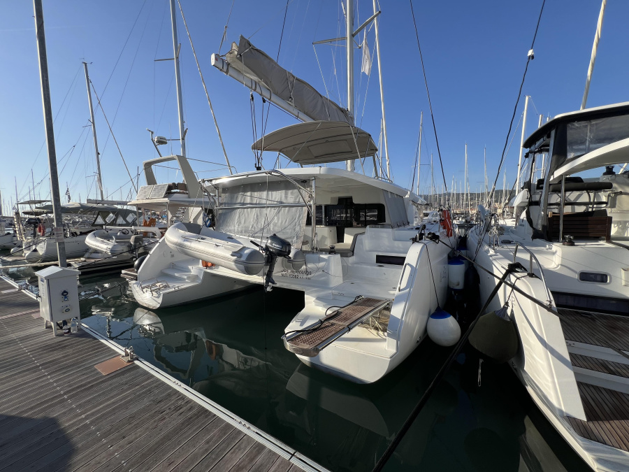 Photo #1 - Lagoon 46 - 4 + 2 cab. (Dos Hermanos) in Lefkas main port - 39644