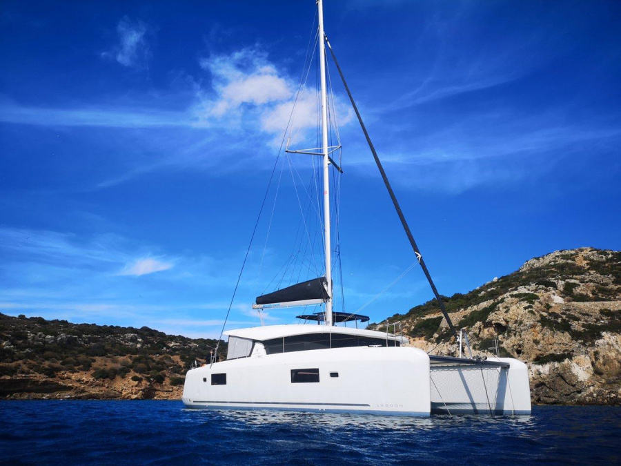Photo #1 - Lagoon 42 - 4 + 2 cab. (Aktaia) in  - 39685