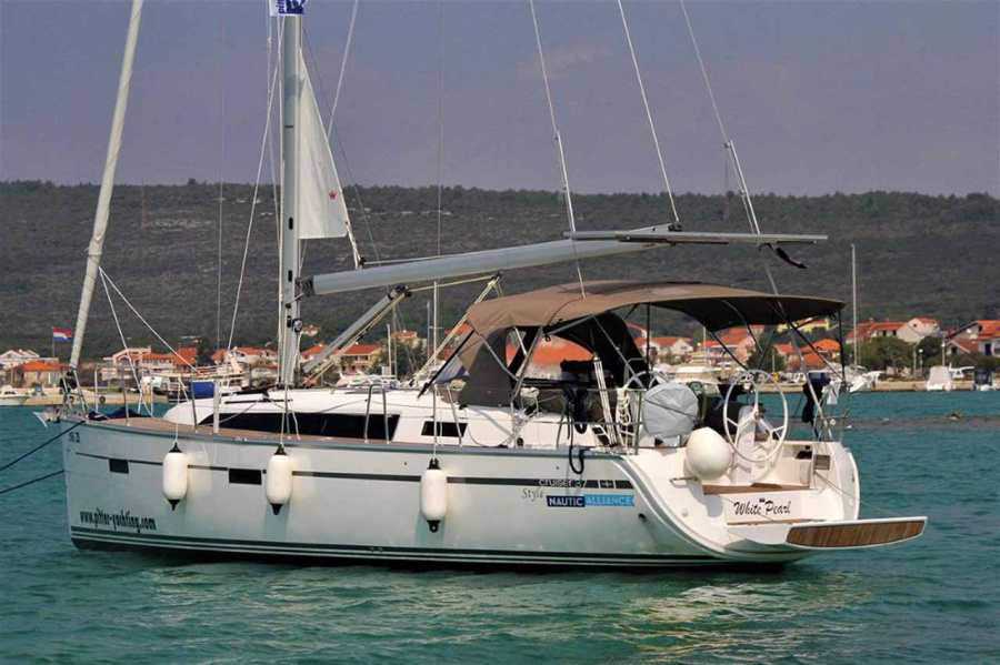 Photo #1 - Bavaria Cruiser 37 - 2 cab. (White Pearl) en Marina Kornati - 39711