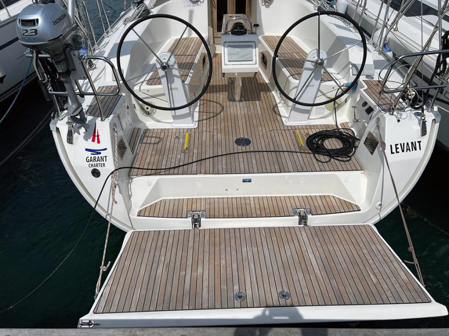 Photo #1 - Bavaria Cruiser 41 - 3 cab. (Levant) in Marina Punat - 39742