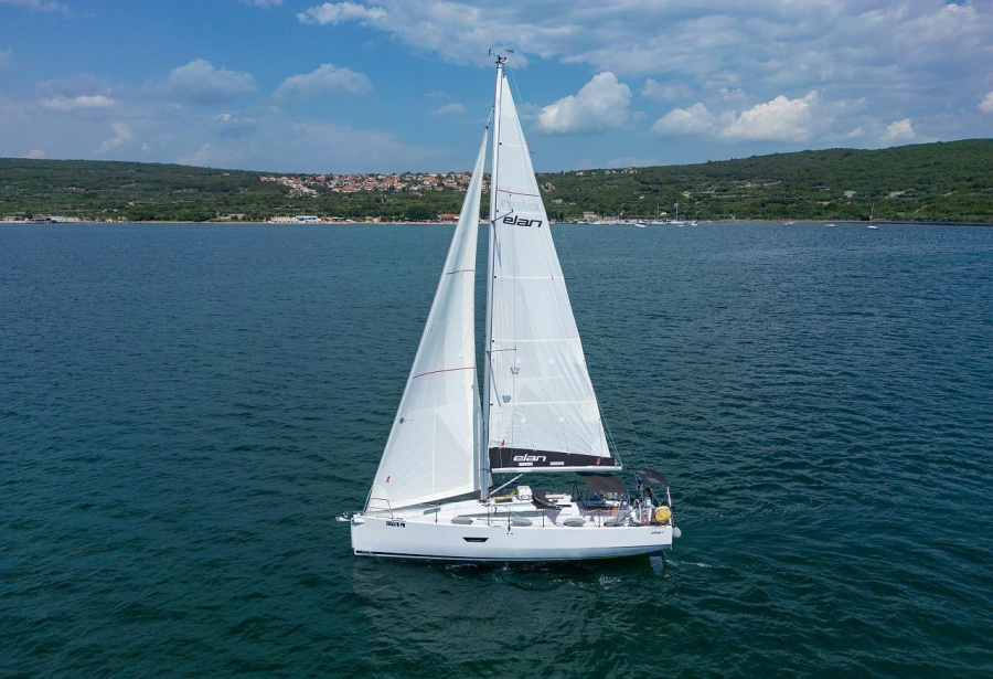 Photo #1 - Elan E4 (Lipa) in Marina Punat - 39799