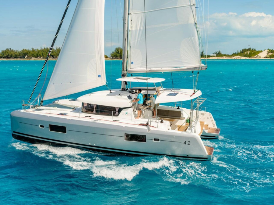 Photo #1 - Lagoon 42 - 4 + 2 cab. (Best Elli) in Martinique - 39864
