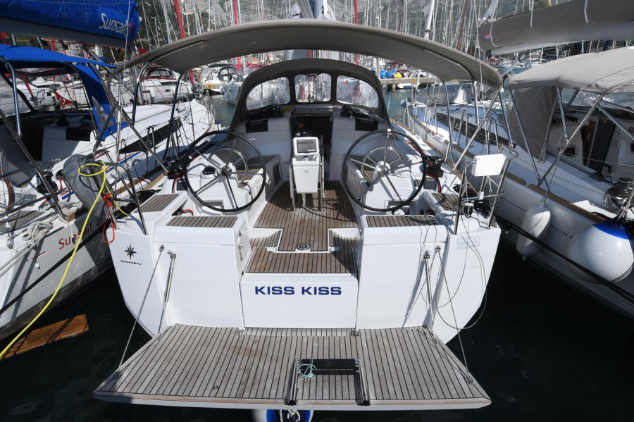 Photo #1 - Sun Odyssey 419 - 3 cab. (Kiss Kiss) in Komolac, ACI Marina - 39911