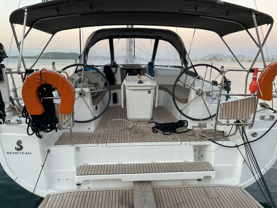 Photo #1 - Oceanis 40.1 (Aurora) en Lefkas, Nikiana Marina - 39925