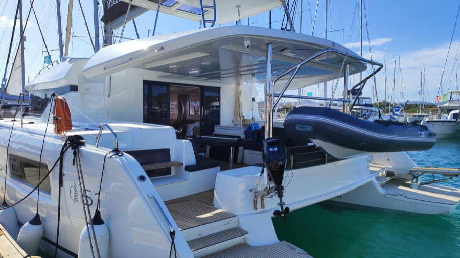 Photo #1 - Lagoon 51 - 6 + 1 cab. (Naf) in - Olympic Marine - 39950
