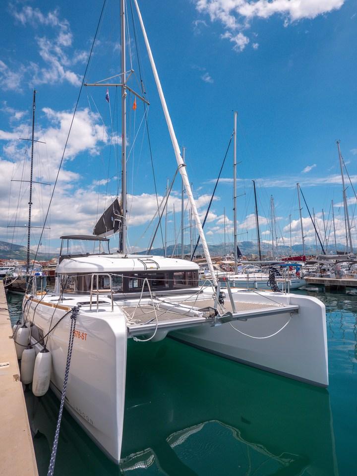 Photo #1 - Lagoon 40 - 4 + 2 cab (Blue Eyes) en ACI Marina - 39961