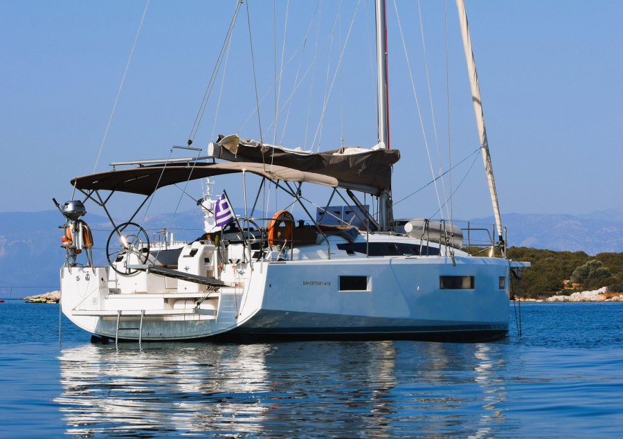 Photo #1 - Sun Odyssey 410 - 3 cab. (Little Tony) in s, Alimos marina - 40092