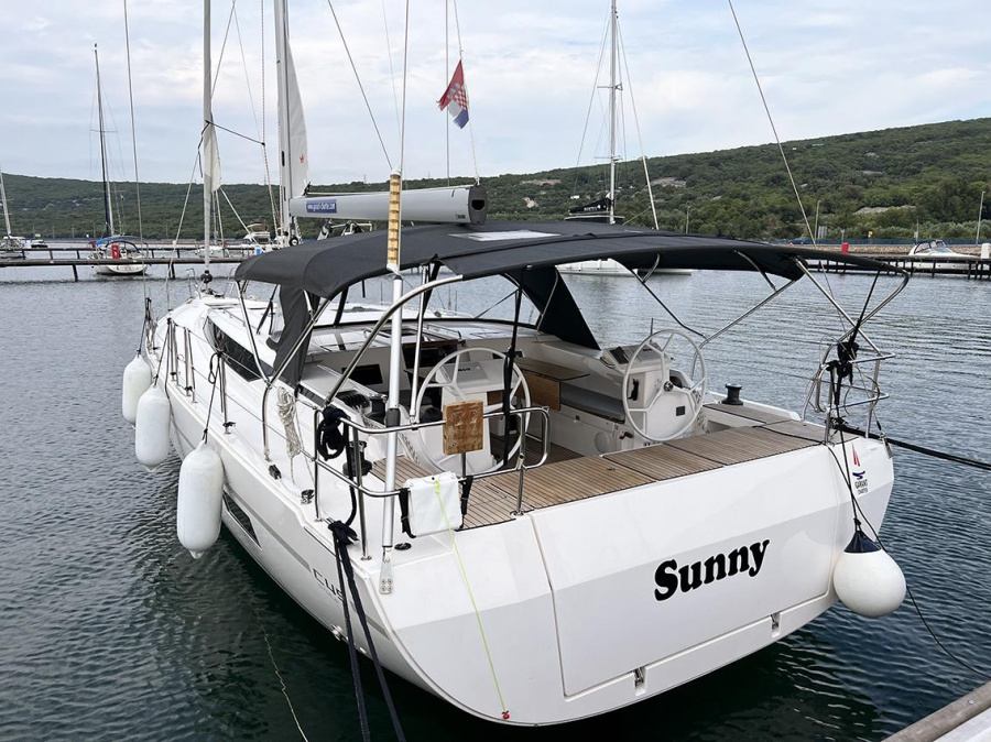 Photo #1 - Bavaria C45 Style - 3 cab. (Sunny) in Marina Punat - 40112