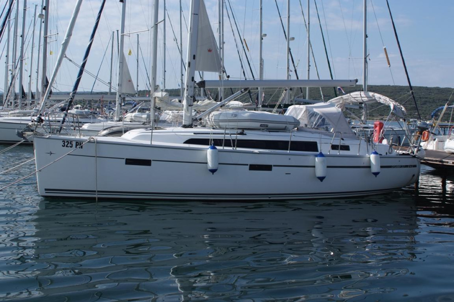 Photo #1 - Bavaria Cruiser 37 - 3 cab. (Jugo) in Marina Punat - 40118