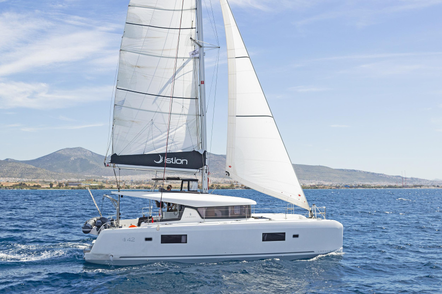 Photo #1 - Lagoon 42 - 4 + 2 cab. (Dream Waters) in  - 40180