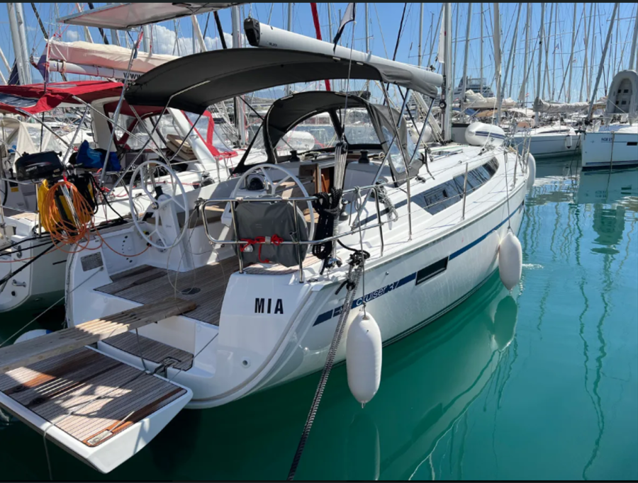 Photo #1 - Bavaria Cruiser 37 - 3 cab. (Mia) en ACI Marina - 40213
