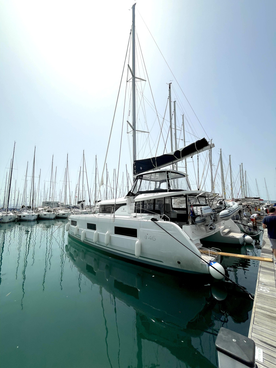 Photo #1 - Lagoon 46 OW - 3 + 2 cab. (Hevea) in Marina - 40235