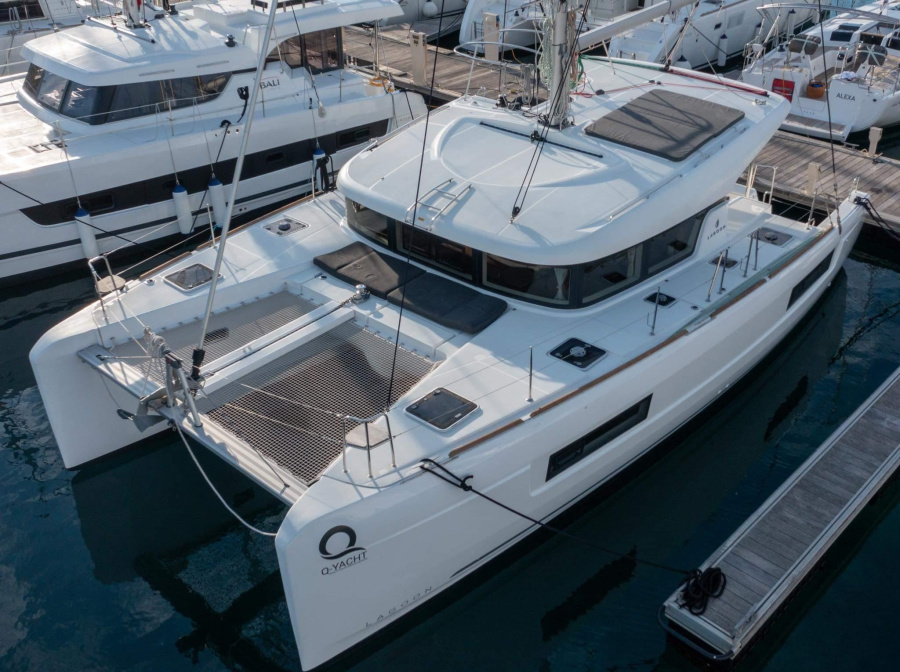 Photo #1 - Lagoon 40 - 4 + 2 cab (Blue Lagoon) in Marina Kremik - 40246