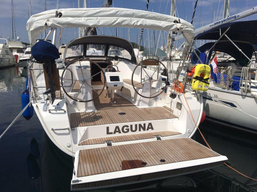 Photo #1 - Bavaria Cruiser 41 - 3 cab. (Laguna) en Marina - 40349