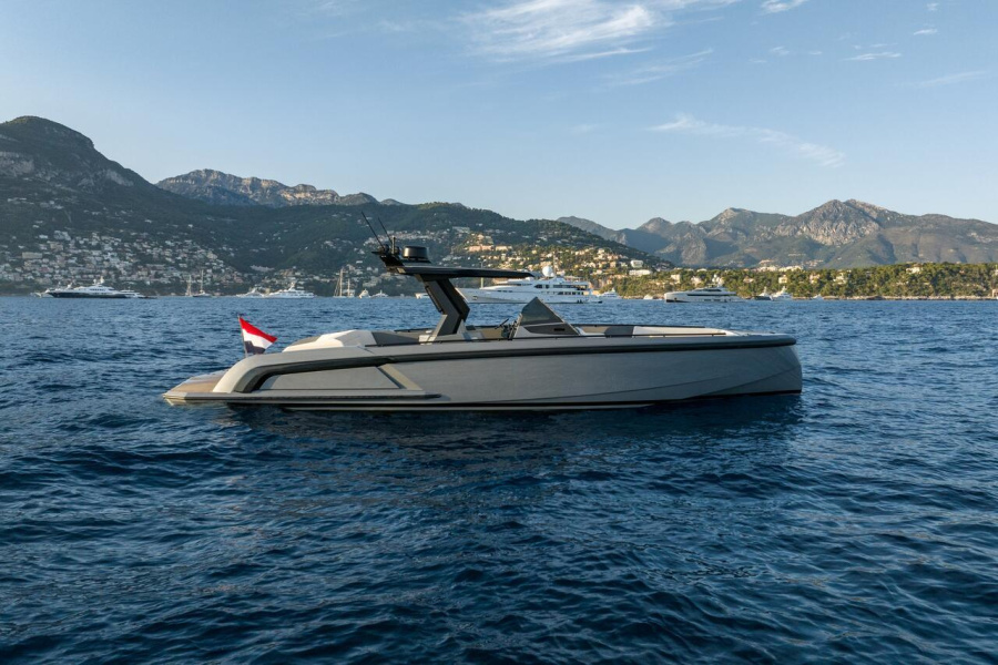 Photo #1 - Vanquish VQ40 (Goldfinger) in Marina di - 40400