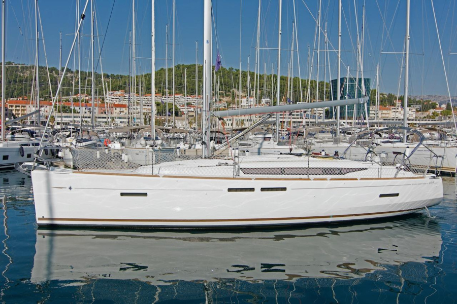 Photo #1 - Sun Odyssey 419 - 3 cab. (Dorado) in ACI Marina - 40584